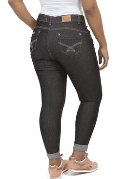 
Calça Feminina


Modelo ropped Shoro 
Cintura Alta

Marca: Dinho´s Jeans

Tecido: Jeans

Composição: 78,5% Algodão 20% Poliester 1,5%Elastano 
Modelo veste tamanho: 40
 