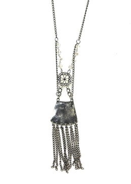 Colar Metal com Franja e Cristal desejado para você que quer arrasar no look. 
