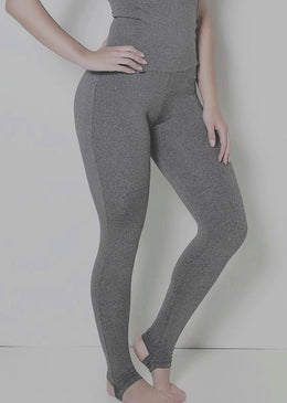 Calça Legging Cintura Alta Preta para Academia com preço de Atacado! Ótimo modelo para o dia-a-dia, também ajuda a modelar a barriga e disfarçá-la.    ATRIBUTOS... 
