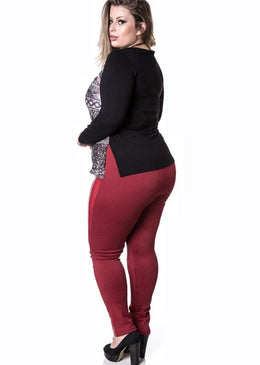 Marca: LepoqueBlusa Plus Size Viscolycra e Chiffon com Estampa SublimaçãoComposição do produto: Costas/mangas: 94% viscose 6% elastano - Frente: 100% poliésterImportante:- Os acessórios utilizados na produção... 