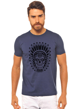 CAMISETA AZUL MARINHO ESTAMPADO MASCULINO JOSS , caimento reto e solto.- INFORMAÇÕES: Modelo: 4308 - cor: MARINHO - Composição: 100 % Algodão Lavagem: lavar a... 