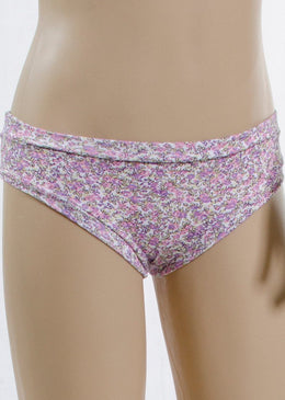 Calcinha infantil de cotton estampado com viés do próprio tecido. Esse modelo possui um lacinho de cabelo de cotton estampado. O cotton é um tecido... 