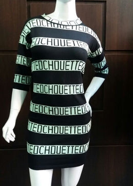 Vestido curto manga 3/4 listrado c/ escritas Composição 100% Acrílico                               ... 