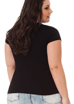 Marca: BerthageBlusa Plus Size em Viscolycra com tiras no decote.Composição do Produto: 96% Viscose 4% ElastanoImportante:- Os acessórios utilizados na produção das fotos não acompanham o... 