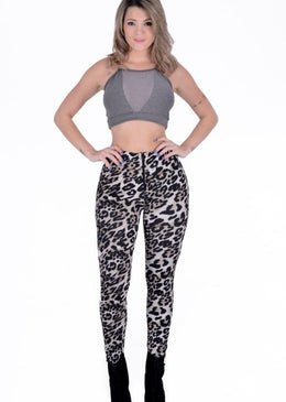 Calça fuso com ziper é uma calça fashion com estampa de onça, cós duplo cintura alta proporcionando melhor aderência a cintura e modelando o corpo... 