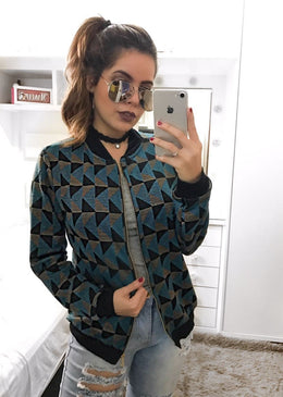 Jaqueta Bomber ideal para dias que pedem por mais praticidadeComposição69% poliester30% viscose1% elastano  