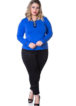 Marca: BerthageBlusa Plus Size Viscolycra com Detalhe em RendaComposição do produto: 94% viscose 6% elastanoImportante:- Os acessórios utilizados na produção das fotos não acompanham o produto.  