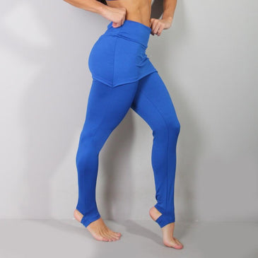 Fusô em poliéster liso na cor azul bic, com saia tapa bumbum embutido 
Marca: Carioca Fit 
Composição: 90% Poliéster 10% Elastano.
  