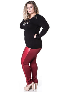 Marca: LepoqueBlusa Plus Size Viscolycra com Fóil e IlhosesComposição do produto: 94% viscose 6% elastanoImportante:- Os acessórios utilizados na produção das fotos não acompanham o produto.  