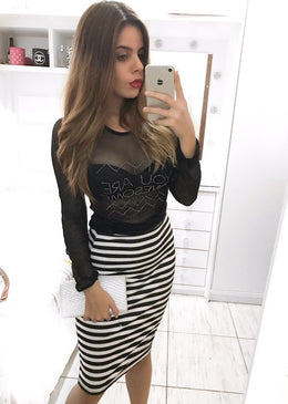 Aposte nas peças com transparência para deixar seu look cheio de estilo.81% Poliamida 19% Elastano 