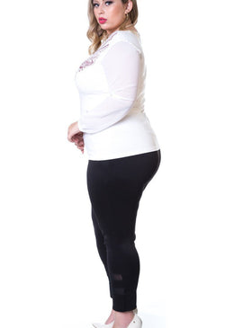 Marca: BerthageBlusa Plus Size Viscolycra com Chiffon e EstampaComposição do produto: Corpo: 94% viscose 6% elastano - Mangas: 100% poliésterImportante:- Os acessórios utilizados na produção das... 