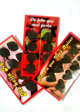 Jogo para brincar acompanhado. Para aquecer as preliminares, a raspadinha erótica traz combinações de ações sensuais. Kit com 3 RaspadinhasCom o auxilio de uma moeda ou... 