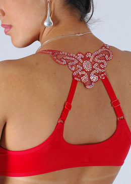 Top de lingerie, sem arco, sem bojo, com borboleta nas costas com paetê, strass na frente no início da alça, viés liso, alças da frente... 