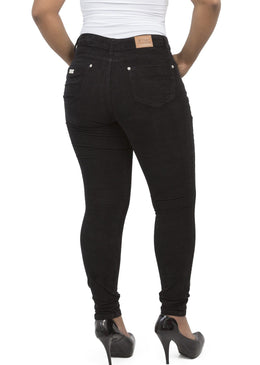 
Calça Feminina


Modelo Veludo Preta 
Cintura Alta

Marca: Dinho´s Jeans

Composição: 98% Algodão 2% Elastano 
Modelo veste tamanho: 40
 