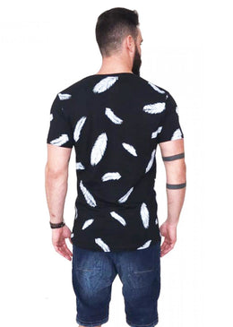 Camiseta RockStar Estampa Pena,Caimento reto e solto.

Cor: Preto

Composição: 100% Algodão 

Lavagem:  não alvejar, não secar em tambor,temperatura máximo 150° 