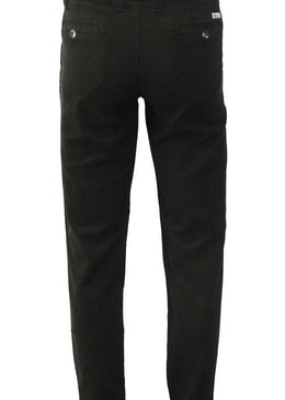 Calça masculina preta confeccionada em sarja, Canelada, com passantes no cós para melhor ajuste, fechamento por botão e zíper no entremeio, bolsos faca na frente... 