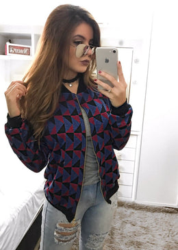 Jaqueta Bomber ideal para dias que pedem por mais praticidadeComposição69% poliester30% viscose1% elastano 