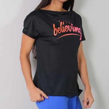 Blusa fitness confeccionada em tecido dry fit de poliéster  e elástico largo. 
Marca: Carioca Fit 
Composição: 100% Poliéster 