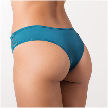 *Calcinha Básica*Confeccionada em poliamida*Com detalhe em renda na parte frontal*Lacinho no centro*Forro em algodãoA modelo veste tamanho M e cor Verde Jade.    tamanhos M veste... 