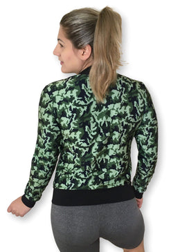 Jaqueta Fitness Jaqueta Bomber em Suplex Estampado Modelo com ZíperTamanho ÚnicoSem ForroSem BolsoTecido Suplex TamanhoComprimento Total 60cmBusto 48cmManga 60cmBarra 40cm 