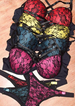 Conjunto de lingerie em modelagem Strappy confeccionado em microfibra e renta com contraste em malha 100% algodão.Modelagem que bomba nas novelas agora para você revender.Kit... 