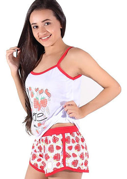 Babydoll confeccionado em tecido leve e confortável, composto por camiseta com estampa destacada na frente, decote discreto e alças em viés. O shortinho em tecido... 