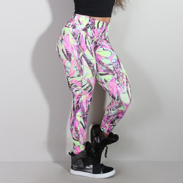 Calça legging fitness confeccionada em suplex estampado de poliéster. Marca: Carioca FitComposição: 90% Poliéster e 10% Elastano 