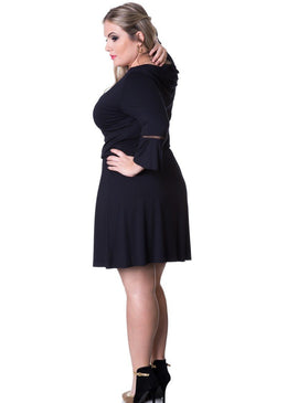 Marca: BerthageVestido Plus Size Viscolycra com RendaComposição do produto: 94% viscose 6% elastanoImportante:- Os acessórios utilizados na produção das fotos não acompanham o produto. 