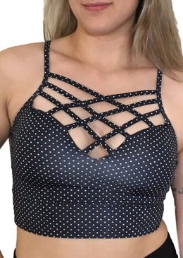 Top Trançado Top com detalhes em tiras trançados no bustoTop em Suplex de Poliéster com bojo  Composição92% Políester com 8% de Elastano  Tamanho ÚNICO)Veste do 36 ao... 