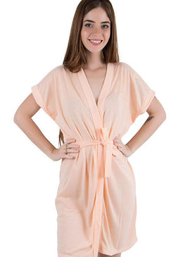 Robe feito em malha de qualidade, peça básica e prática que toda mulher precisa ter em seu guarda-roupas.  Feito em malha, ele tem um delicioso toque... 