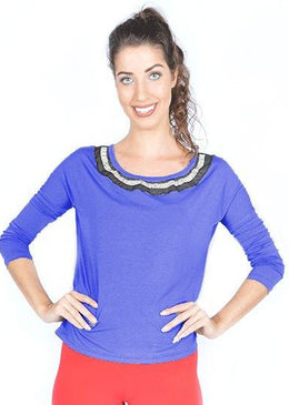 Blusa manga longa com detalhe fashion no decote pra dar aquele ar romântico e dinâmico ao mesmo tempo.Tecido Viscolycra   Composição da blusa 96% viscose 4%... 