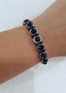 Pulseira Strass Azul Marinho. DESCRIÇÃO DO PRODUTO:Marca: FEITO A MÃO BIJUTERIAS FINASMateriais: metal na cor prata velho e strass e cristal na cor azul marinho.Linda pulseira em strass ... 