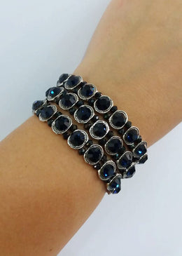 Pulseira Strass Azul Marinho. DESCRIÇÃO DO PRODUTO:Marca: FEITO A MÃO BIJUTERIAS FINASMateriais: metal na cor prata velho e strass e cristal na cor azul marinho.Linda pulseira em strass ... 