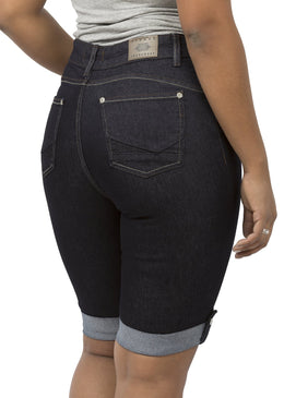  
Bermuda :  Feminina
Modelo: Ciclista Botão 
Cintura: Alta
Marca: Dinho´s Jeans
Tecido: Jeans Ware
Composição: 78% Algodão 20% Poliéster   1,5%  Elastano 