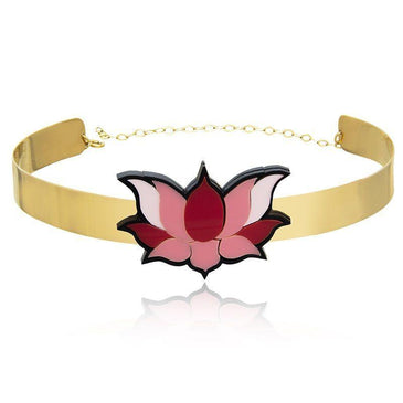   Colar Choker De Lótus folheado a ouro 18k, com pingente em forma de Lótus de acrílico, placa de metal e extensão de metal. Dimensões... 