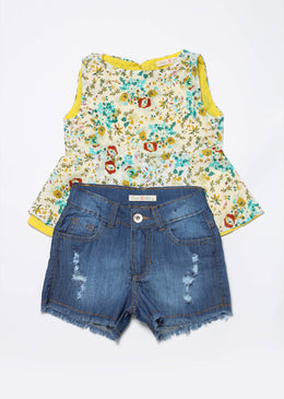 Conjunto Infantil Doc Kids, composto por blusa estampada na cor branco, confeccionada em tecido plano, com fechamento traseiro por botões e shorts confeccionado em jeans,... 