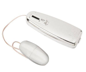 O Bullet Premium traz um toque especial de sofisticação. Pode ser utilizado como estimulador massageador ou vibrador. Com controle de velocidade. Acompanha 2 pilhas AA.... 