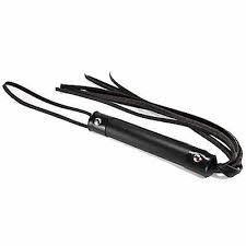 Chicotes com tiras em curvim em tiras com ilhos prateado Alça na extremidade do chicote para facilitar o usoDiversas cores para voce escolher. Tiras com aproximadamente  30 cm 