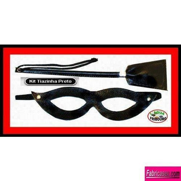 DETALHES  KIT CHIBATA TIAZINHA PRETO Kit Chibata Tiazinha confeccionado em couro sintético composto por máscara e chibata. A máscara possui elástico ajustável e a chibata é... 