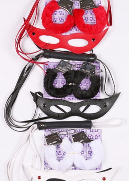 Nosso kit é composto por;Algema de metal com capa de pelúcia e chaves alem da trava de segurança,Chicote em tiras de curvim com alça,Mascara da... 