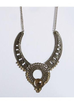Colara de fundição ouro velho com strass dourado e pedra resinada dourada. Material: metal e resina Dimensões: 25x11 Peso 43 gramas. 