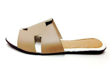 Rasteira super descolada, ideal para um passeio no parque, diversas cores disponíveis (crie sua combinação que fabricamos),palmilha ULTRA COMFORT. Ótimo para passar o dia caminhando,... 