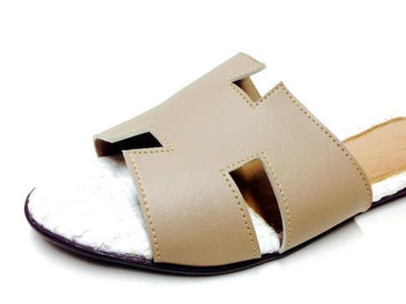 Rasteira super descolada, ideal para um passeio no parque, diversas cores disponíveis (crie sua combinação que fabricamos),palmilha ULTRA COMFORT. Ótimo para passar o dia caminhando,... 