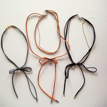 Kit com 03 Unidades Colar Chocker De Camurça LINDO COLAR, SUPER MODERNO E EM ALTA SUPER TENDENCIA DESTE VERÃO PARA USO NO DIA A DIA E EM MOMENTOS... 