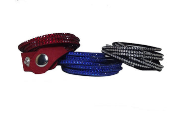 Kit com 03 Pulseiras em Couro Sintetico com Brilho e Botão LINDÍSSIMAS PULSEIRAS EM COURO SINTÉTICO COM BRILHOS COLORIDOS CONFORME A COR DA PULSEIRA! PULSEIRA COM VÁRIAS VOLTAS... 