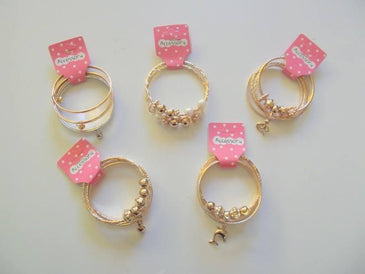 Kit com 06 Jogos DE PULSEIRAS INFANTIL para MENINAS SUA FILHA LINDA E SUPER FASHIONCOM NOSSAS PULSEIRAS!! INCRÍVEIS E LINDAS PULSEIRAS!!SUA FILHA VAI ARRASAR COM ELAS!!!SERÁ ENVIADO 06... 