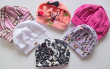 Kit com 10 Boinas Gorro Touca Infantil Plush com Mini Lacinho BOINA GORRO TOUCA DE PLUSH ANTIALÉRGICA COM MINI LACINHO SUPER MACIA, CONFORTÁVEL E QUENTINHA!!!SUA FILHA SUPER LINDA E... 