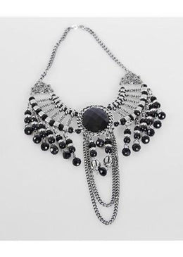 


Colar de fundição com pedra resinada  preto e prata. Material: metal e Resina Dimensões : 30x13 Peso 85 gramas.


 


 