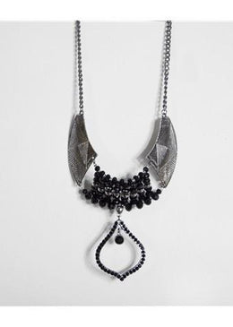 Maxi Colar Prata com strass preto. Material: Metal e strass. Dimensões: 25x13 Peso: 74 gramas. 