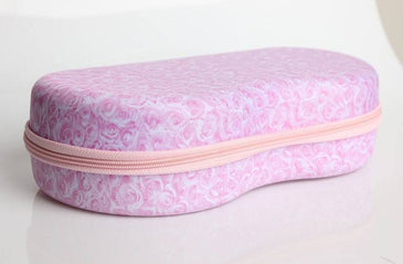 
COMPOSIÇÃO
Tecido: 100% Poliéster	  Espuma: 100% Acetato Etil Vinila.
33 cm de comprimento x 19 de largura x 6 de altura.
 
 